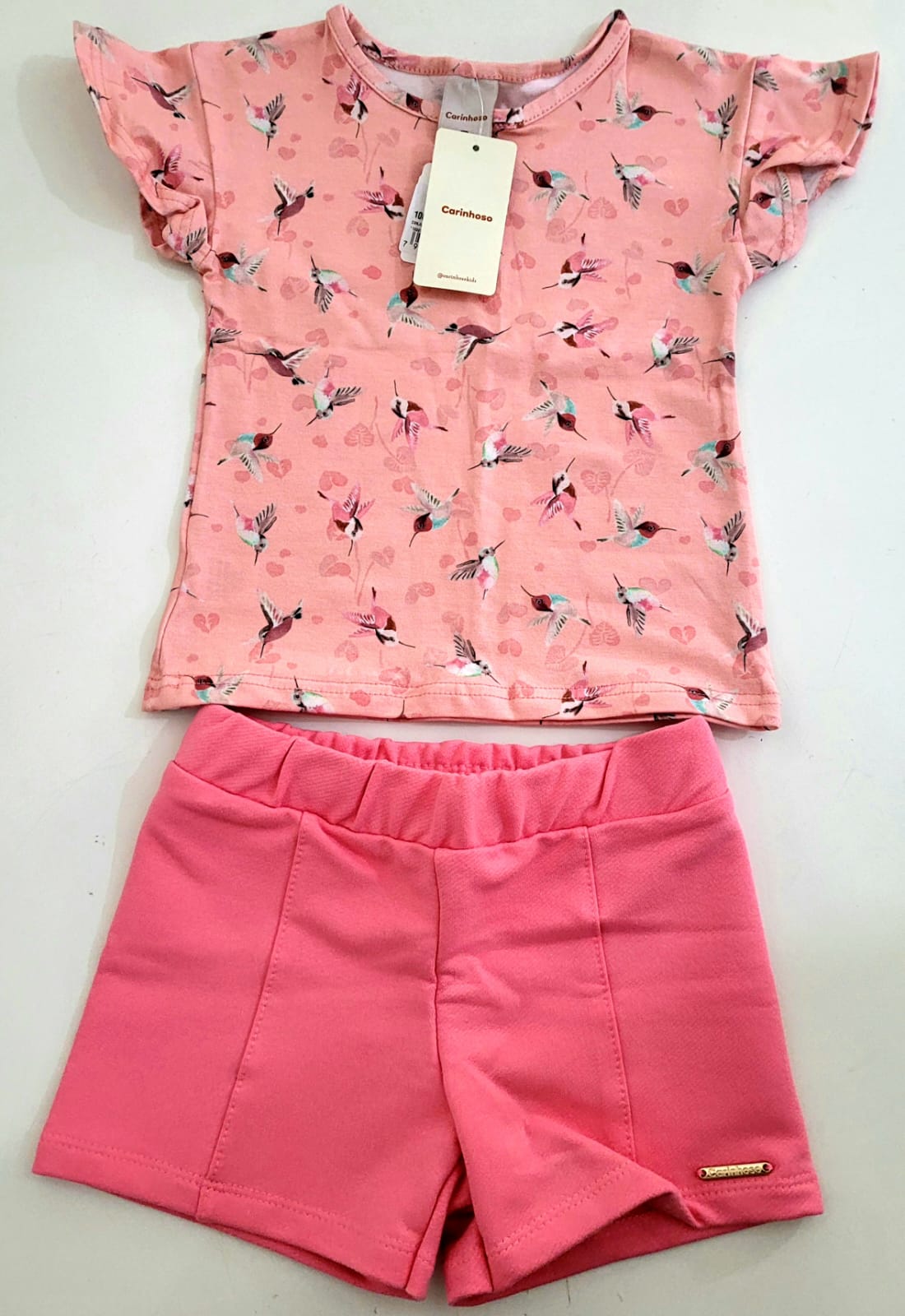 Conjunto blusa e shorts Carinhoso